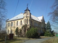 Thunové dali základ zbyslavské farní škole (r. 1783), později i obecní škole (r. 1880) ve stylu francouzské novorenesance.