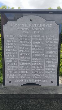 V roce 1923 byl v obci slavnostně odhalen pomník padlým ....