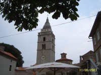 zvonice románského kostela Nanebevzetí Panny Marie, Omišalj