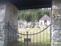 hřbitov, kde jsou pochováni vojáci, kteří zemřeli při zřícení letadla Junkers v roce 1945