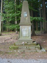 Pomník z roku 1888 v lese u obce Polom