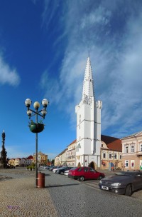 Radniční věž v Kadani, pocházela z 1. poloviny 14. století. vysoká 53,7m.