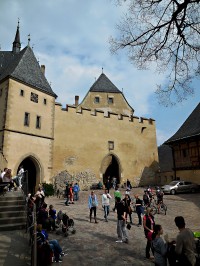 Hrad Karlštejn, Založen Karlem IV. roku 1348 