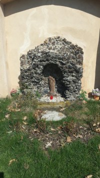 Grota v klášterní zahradě