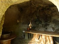 vinárna v jeskyni