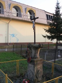 údajný "cholerový kříž" u železničního přejezdu