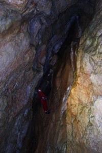 Horolezec v jeskyni