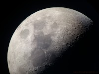 měsíc z našeho dalekohledu