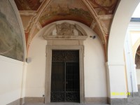 Vstupní dveře do Březnické kaple 