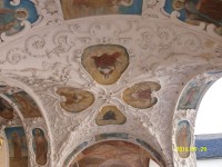 Štuková a fresková výzdoba stropu nad oltářem