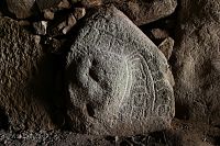 Rytiny na kamenech v dolmenu Mané-Kerioned