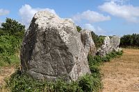 Bretaň - menhiry de Kerzerho
