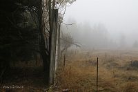 Cesta Slavkovským lesem - zeď základny