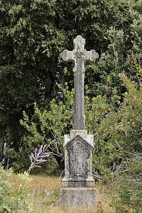 Kříž u Abbaye Sainte-Anne de Kergonan