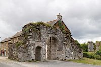 Zbytky hradu v Corlay