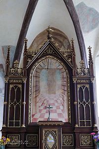 Interiér kostela Povýšení svatého kříže