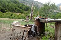 Zde se nám dostalo výborného pohoštění a dočerpali jsme vodu na další den a půl cesty.