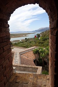 Výhled z hradu v Butrintu.