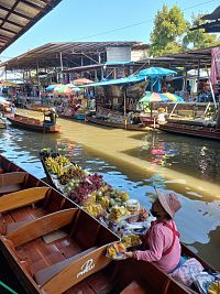 floating market - Damnuak Saduak