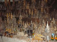 tisíce Buddhů v jeskyni Pak Ou