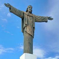 Také zde - nad Santiagem bdí nad naší bezpečností Ježíš Kristus