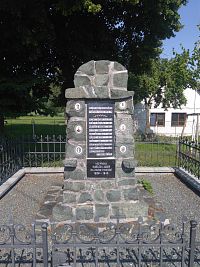 Pomník padlým v Hošťálovicích