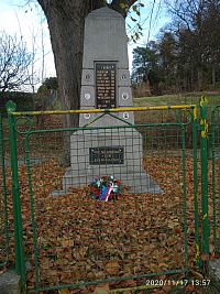 Pomník padlým v obci Horka II