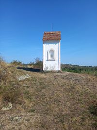 Výklenková kaplička sv. Václava – Hnanice