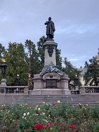 Památník Adama Mickiewicze ve Varšavě