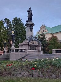 Památník Adama Mickiewicze ve Varšavě