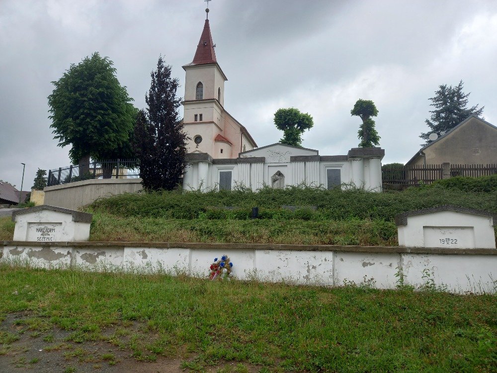 Pomník Obětem 1. a 2. světové války v Sezemicích
