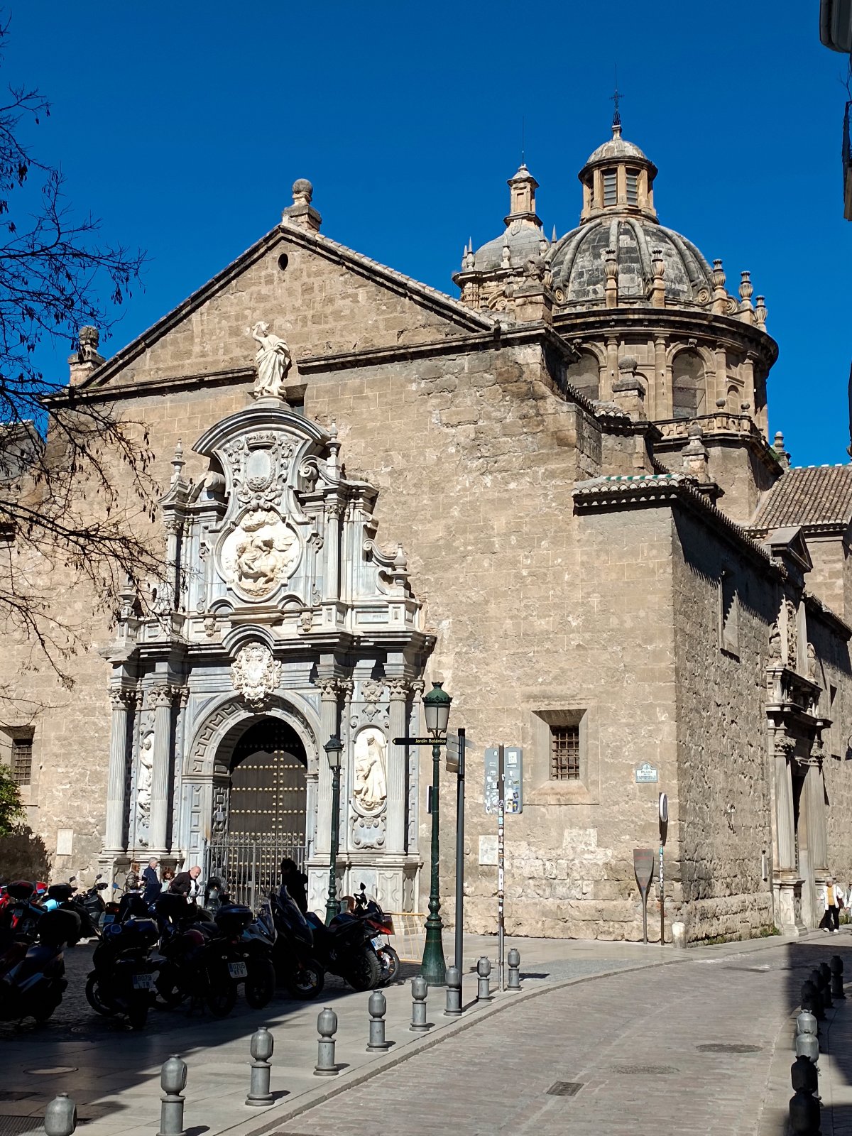 Z Malagy do Granady autobusem- historické centrum Granady