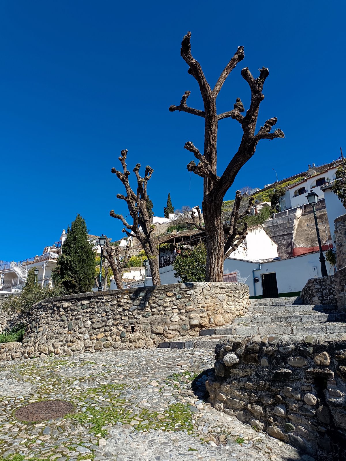 Albaicín,  Ziridská zeď, Ermita de San Miguel Alto, hippies komunita