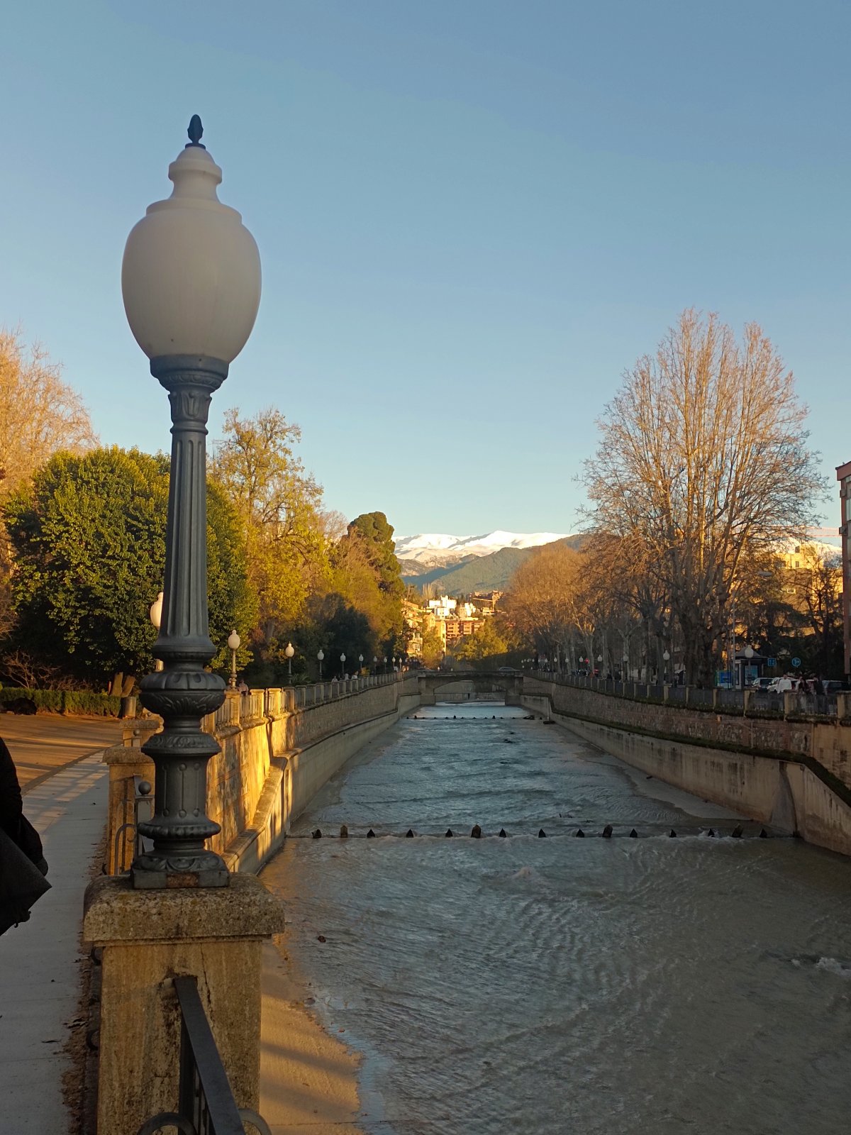 Palác de los Córdova a podvečerní procházka podél řeky
