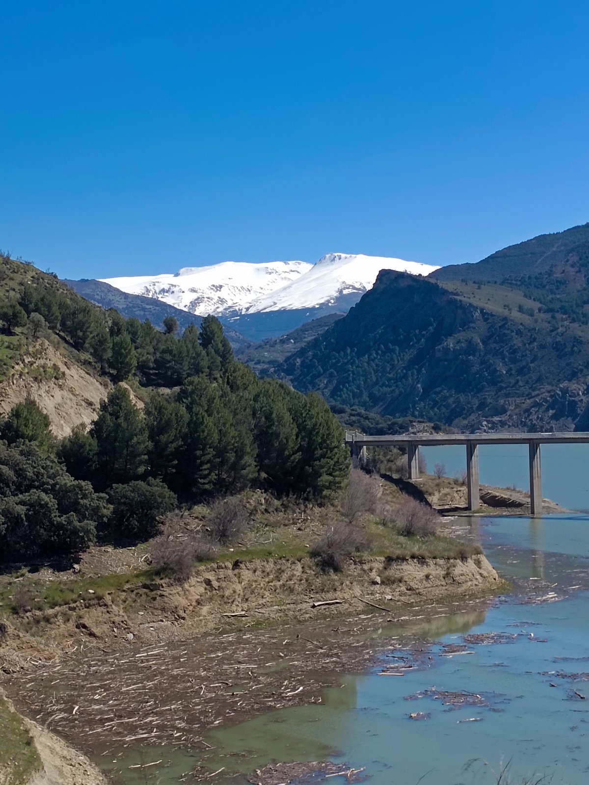Pěšky parkem Dehesa del Generalife do Cenes de la Vega a dále k Embalse de Canales