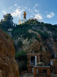 Tibetská stúpa ve Španělsku,  jeskyně Panny Marie Lurdské