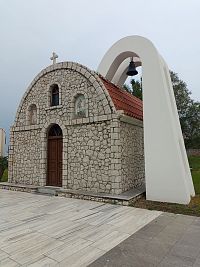 Kostel na konci Eukalypto street