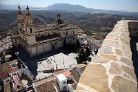 IGLESIA DE NUESTRA SEÑORA DE LA ENCARNACIÓN Y EL BARRIO DE LA VILLA, OLVERA - CÁDIZ © ANDALUCÍA