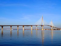 Puente de la Constitucion, zvaný La Pepa, v zátoce Cádiz © JoseCarrasco, Depositphotos.com