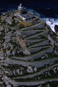 Výstup k majáku na ostrově Illa do Medio, zdroj: Turismo Galicia