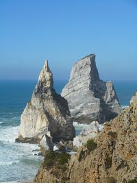 skály u Praia da Ursa