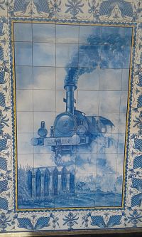 Je zde několik tematických Azulejos