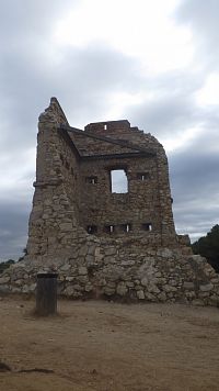 Calella - zřícenina  Dvě věže   - les Torretes de Calella