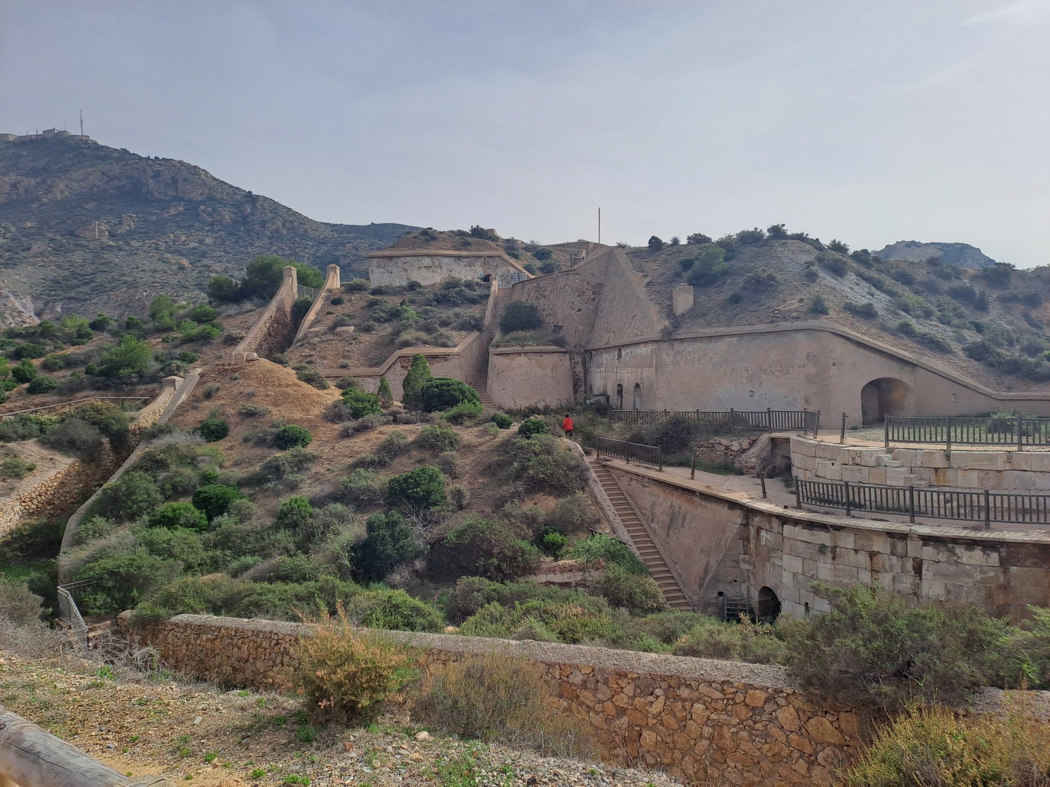 Cartagena - pevnosti  Batería de San Isidoro y Santa Florentina a Batería de Santa Ana Acasamatada