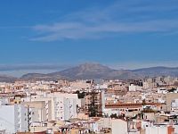 výhled do vnitrozemí směrem k Serra de Fontcalent