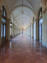 která by se vyjímala  i na nějakém zámku