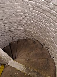 stylové točité schodiště do sklepů