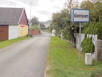 Začátek obce Kleintaxen.