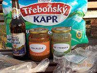 Nakupujeme v Třeboni místní produkty. ( pivo z Pivovaru Bohemia Regent, Třeboň a ryby nevyšší jakosti Třeboňský kapr).