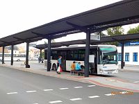 Velmi kvalitní autobusová doprava v nových autobusech značky IVECO a navíc levná, pokud máte nárok na nějakou slevu na jízdném.